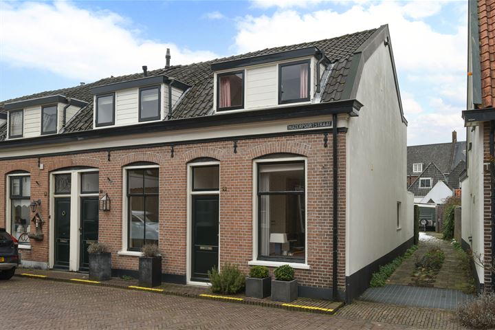 View photo 26 of Huizerpoortstraat 9