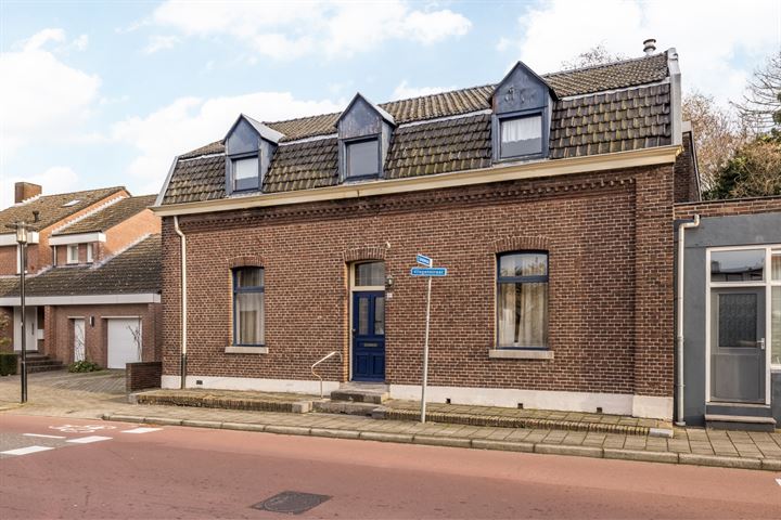 Bekijk foto 2 van Vliegenstraat 61