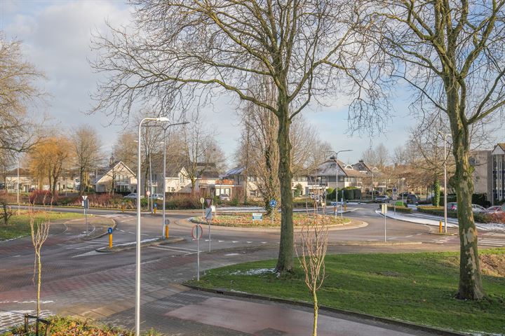 Bekijk foto 42 van Vermeerlaan 4