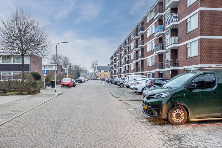 Bekijk foto 39 van Troelstrastraat 65