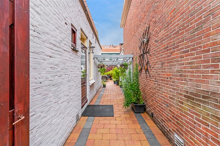 Bekijk foto 30 van Sundsvalstraat 4