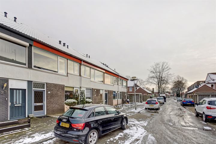 Bekijk foto 32 van Meindert Hobbemastraat 25