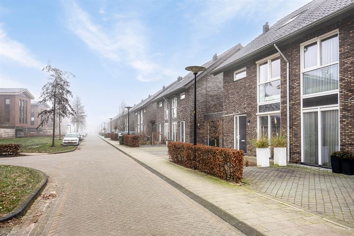 Bekijk foto 7 van Van Koningsveldstraat 27