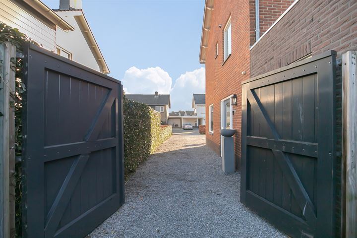 Bekijk foto 38 van Bisschop van Mierlostraat 113