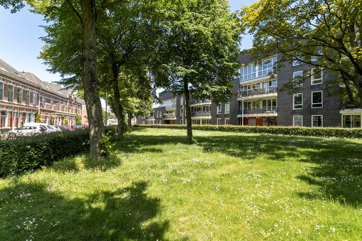 Bekijk foto 35 van Rijngraafstraat 1