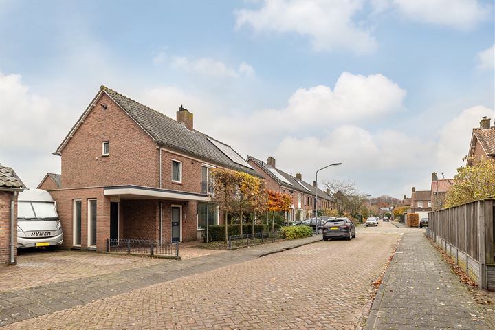 Bekijk foto 2 van Vrijheidstraat 1