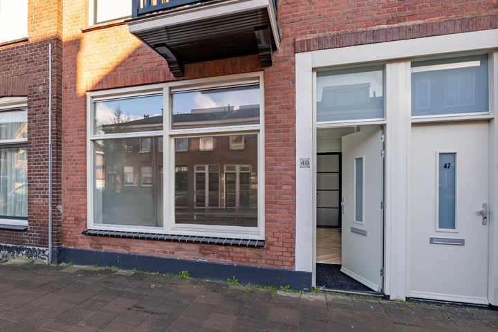 View photo 4 of Heeswijkstraat 49