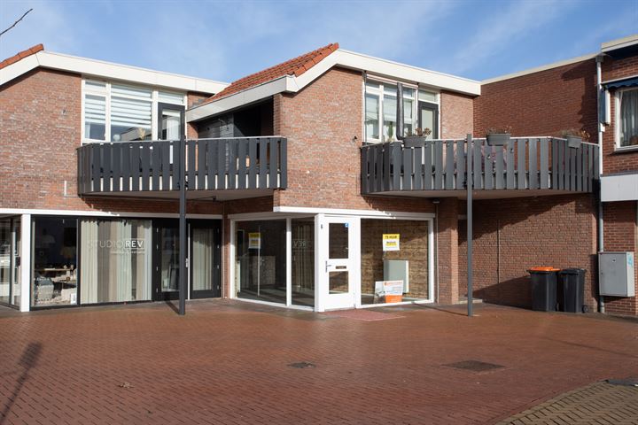 Burgemeester Warnaarsstraat 2, Wierden