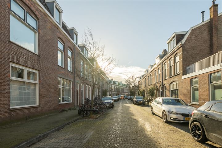 Bekijk foto 25 van Abraham Bloemaertstraat 23