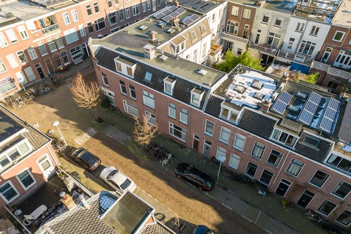 Bekijk foto 32 van Abraham Bloemaertstraat 23