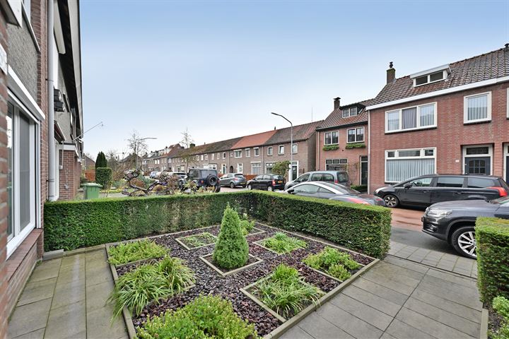 Bekijk foto 4 van Van Hessen Kasselstraat 35