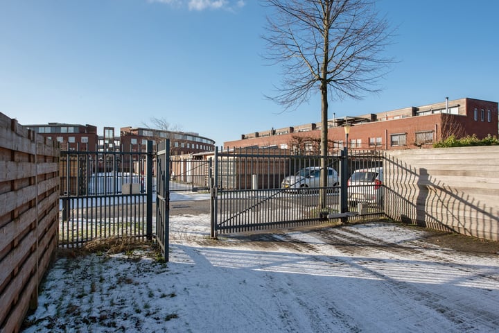 Bekijk foto 17 van Nieuwenhoornstraat 8