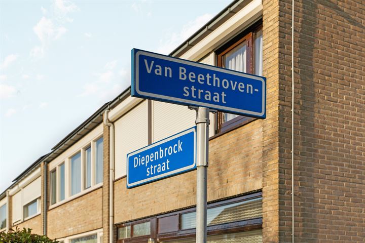 Bekijk foto 4 van Diepenbrockstraat 10