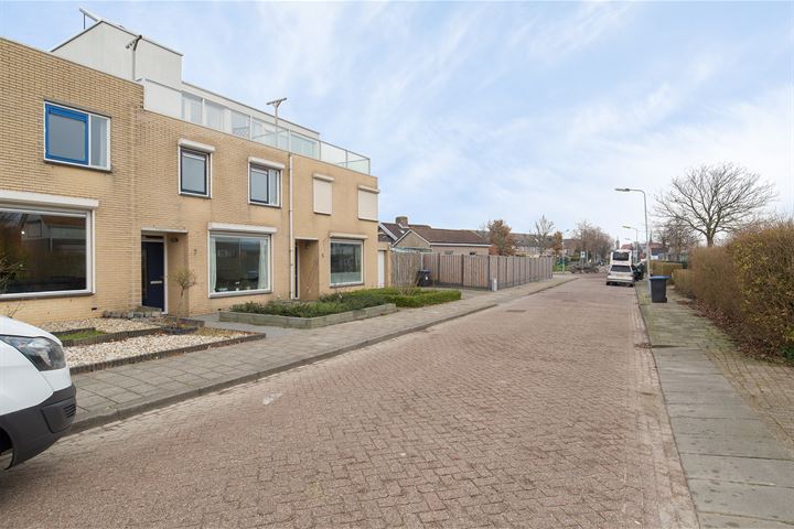 Bekijk foto 2 van Fluitekruidstraat 7