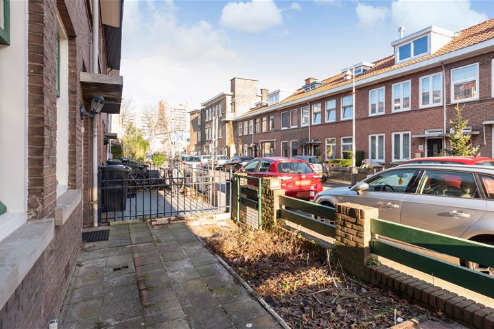 Bekijk foto 22 van Van den Berghstraat 13