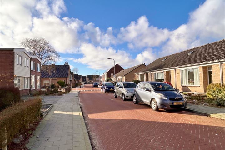 Bekijk foto 4 van van Oldebarneveldweg 21