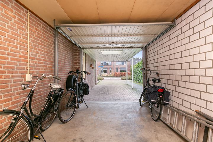 Bekijk foto 34 van Roelf Bosmastraat 112