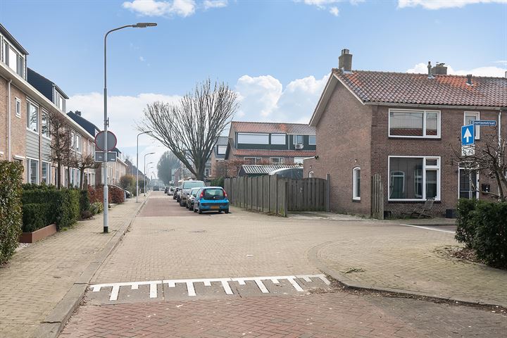 Bekijk foto 26 van De Ruyterstraat 14