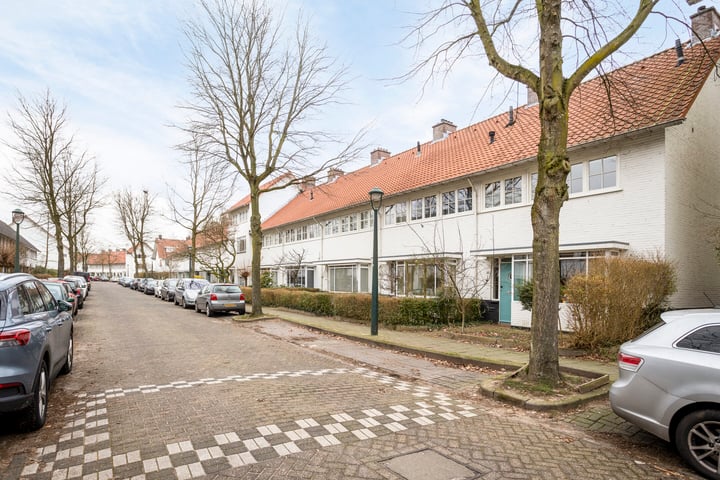 Bekijk foto 2 van Burghstraat 33