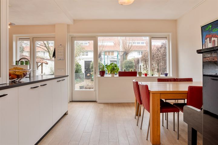 View photo 10 of Burghstraat 33