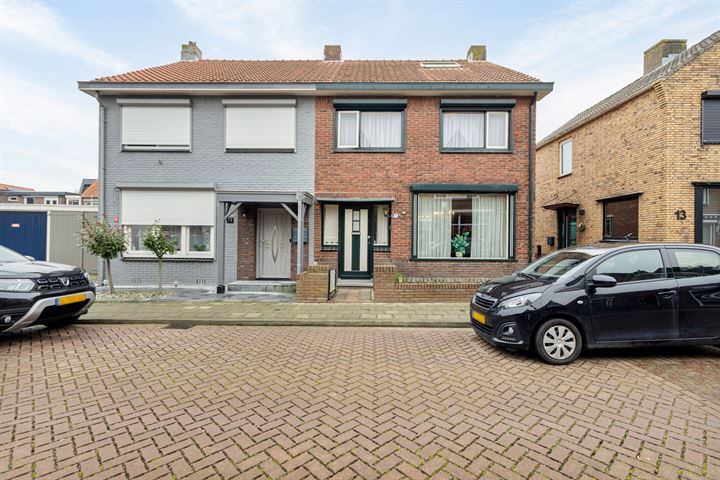 Bekijk foto 1 van Beatrixstraat 15