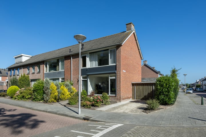 Bekijk foto 3 van Van Brabantstraat 15