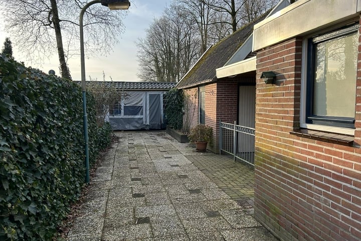 Bekijk foto 20 van Esdoornlaan 10