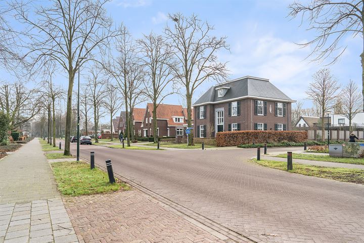 View photo 2 of Hezelaarstraat 63