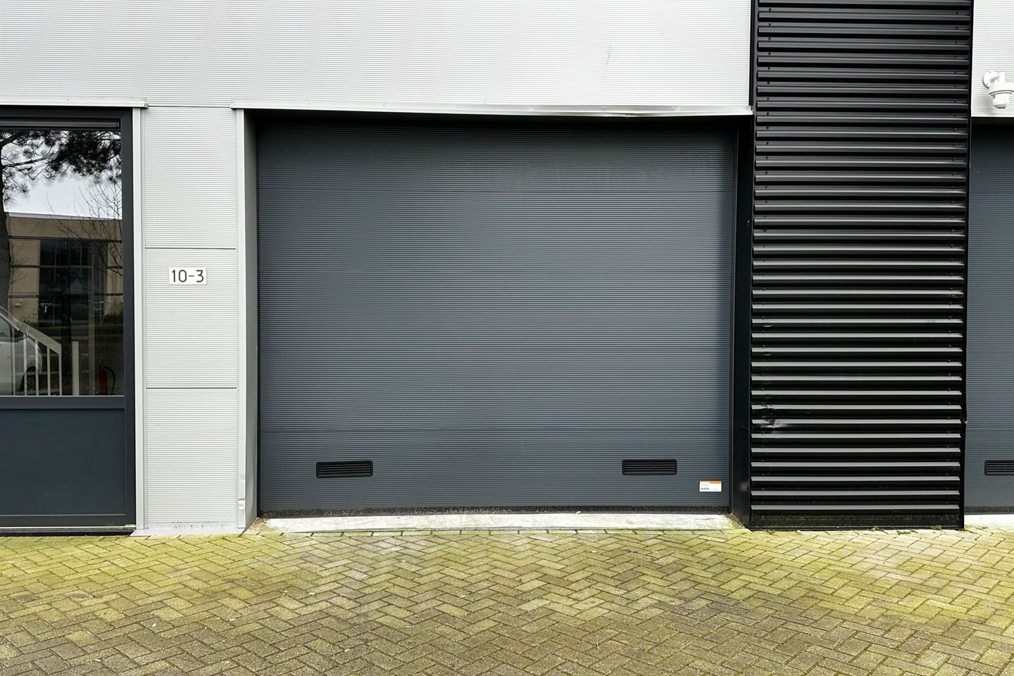 View photo 2 of Aluminiumstraat 10-3