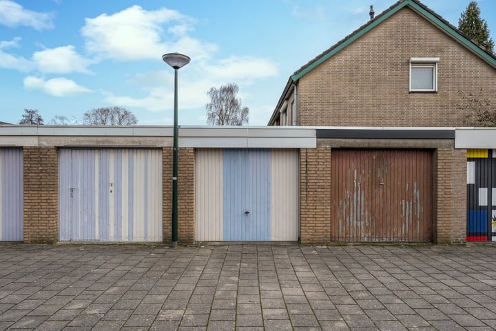 Bekijk foto 35 van Saturnusstraat 25