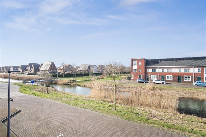 View photo 33 of Daphnestraat 35