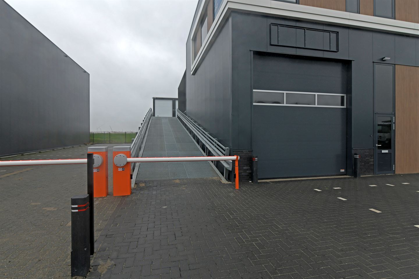 View photo 3 of Zomerdijk 10