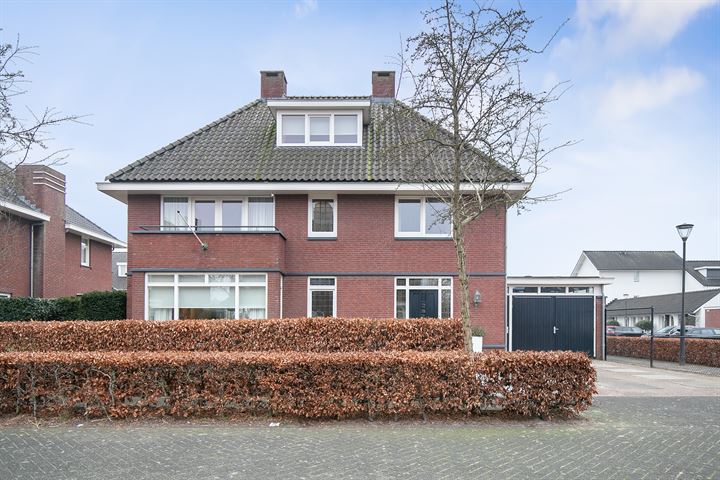 Bekijk foto 52 van Velpstraat 8