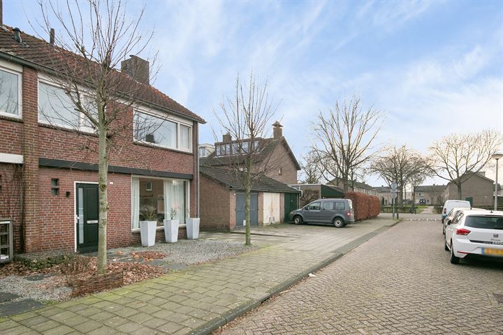 Bekijk foto 34 van Nicolaas Beetsstraat 2