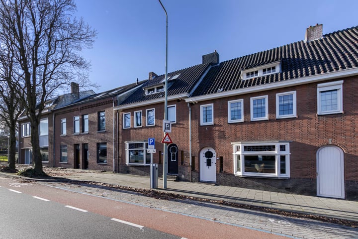 View photo 3 of Akerstraat 166