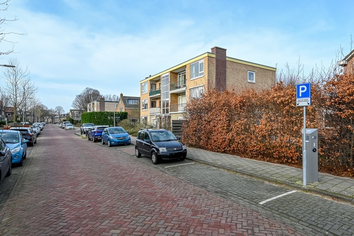 Bekijk foto 2 van Antillenstraat 27