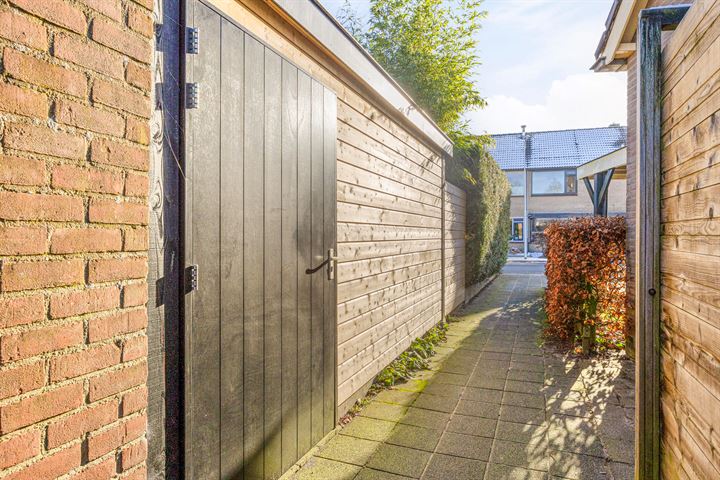 Bekijk foto 43 van Van Oldenbarneveltstraat 52