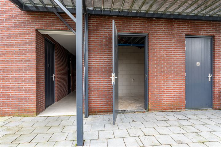 Bekijk foto 18 van De Riethof 21