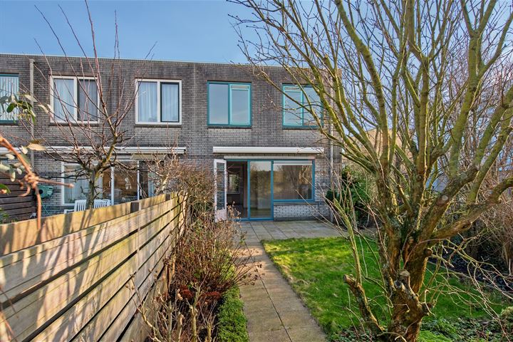 View photo 20 of Adenstraat 18