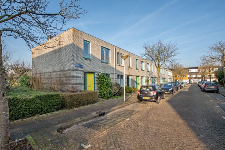 View photo 22 of Adenstraat 18