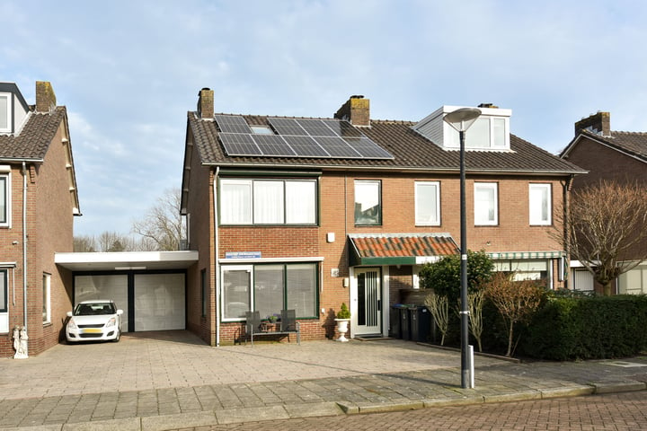 Bekijk foto 5 van Bisschop Koenraadstraat 27