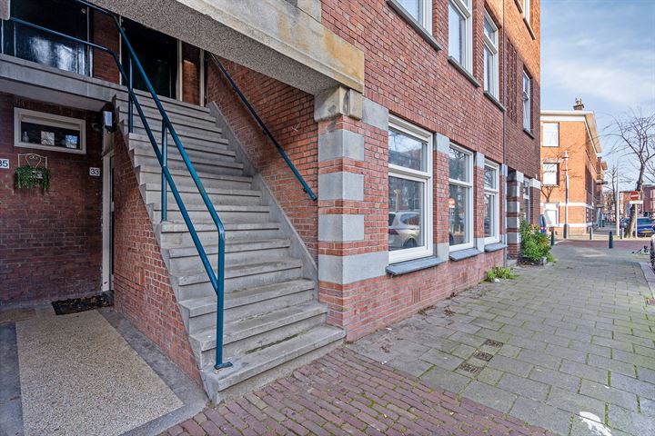 Bekijk foto 2 van Linnaeusstraat 27