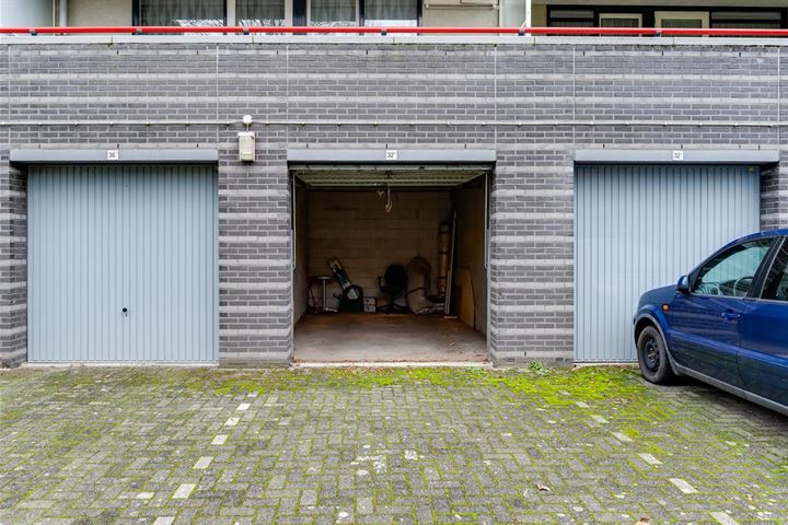 Bekijk foto 37 van Cornelis de Wittstraat 32-G