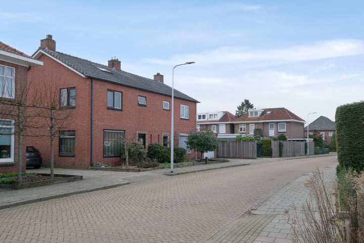 View photo 24 of Gerard Doustraat 3