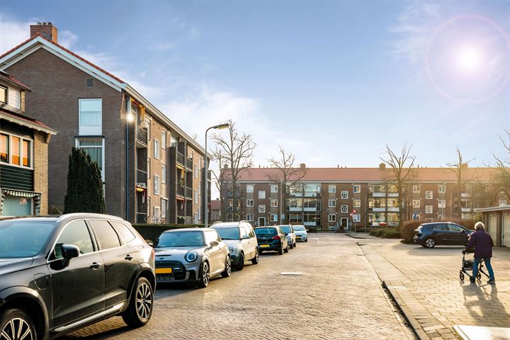 View photo 22 of Pieter Bothstraat 32