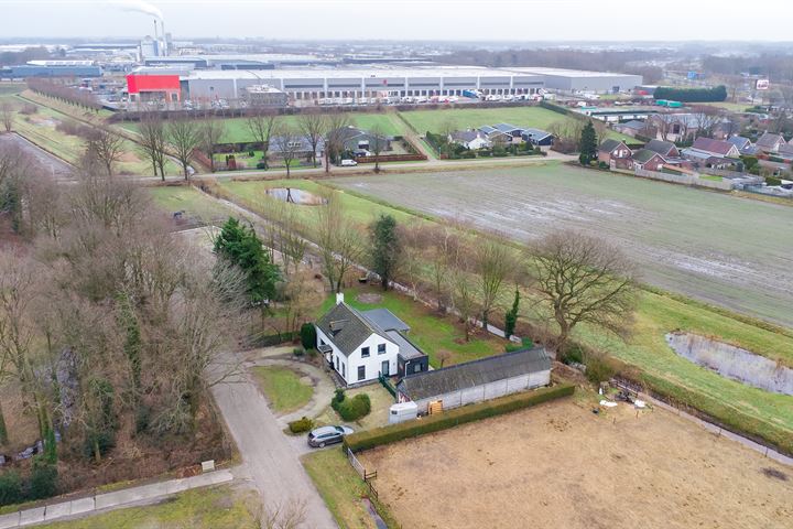 Bekijk foto 46 van Oude Bredasepostbaan 1