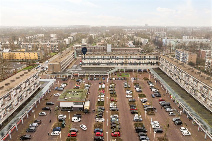 Bekijk foto 2 van Van Oldenbarneveltplein 109