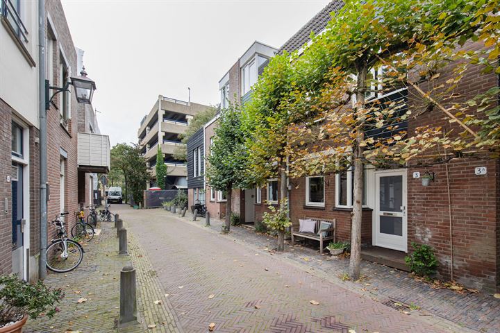 Bekijk foto 32 van Burretstraat 3