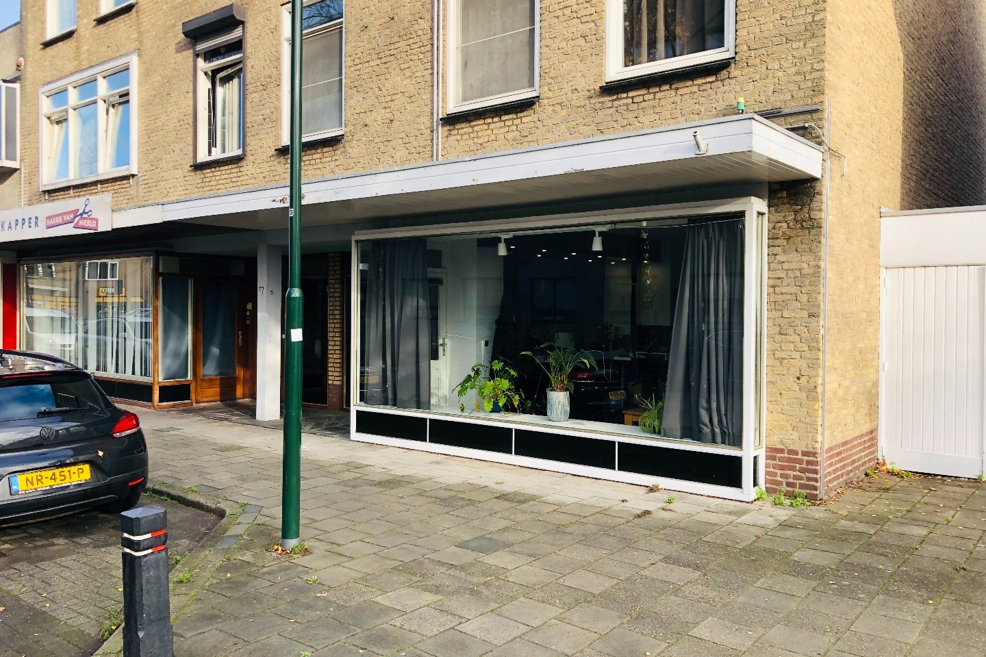 Bekijk foto 2 van Burg. Remmenstraat 9