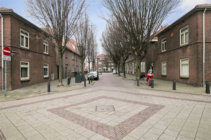 Bekijk foto 39 van Villastraat 54